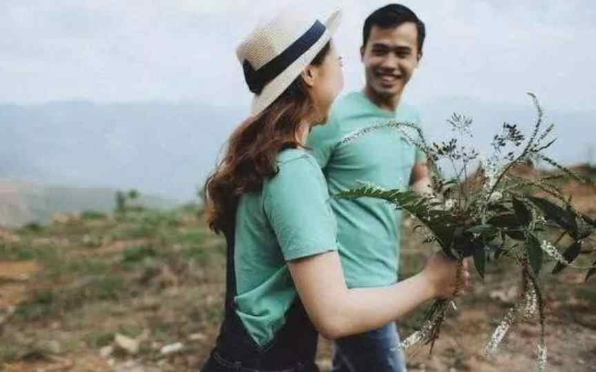 夫妻久别重逢最能暴露爱情深浅吗,男生接吻时抱紧对方是什么心理