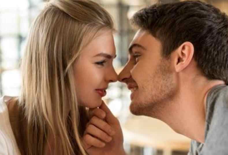 夫妻久别重逢最能暴露爱情深浅吗,男生接吻时抱紧对方是什么心理