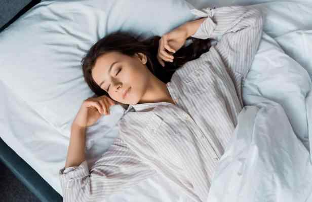 为什么把手放在胸前睡觉容易噩梦