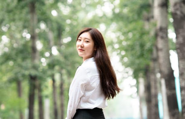 男人见到心爱女人表现,男人跟你撇清关系的表现