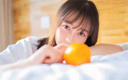 女生答应你追她的表现，女人说反话故意气你是爱你吗