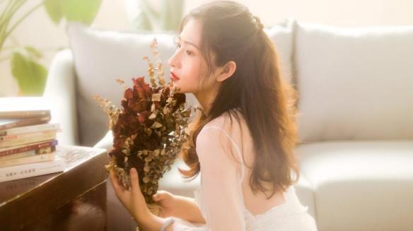 男人不想放手的5大表现，成熟男人很容易放下一段感情吗