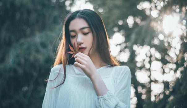 男人不想放手的5大表现，成熟男人很容易放下一段感情吗