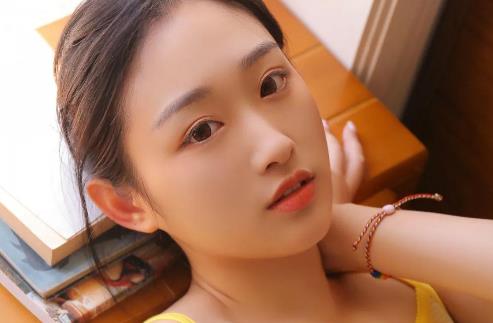 晚上聊天容易聊出感情，和女生晚上聊天开头怎么聊