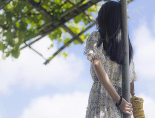 晚上聊天容易聊出感情，和女生晚上聊天开头怎么聊