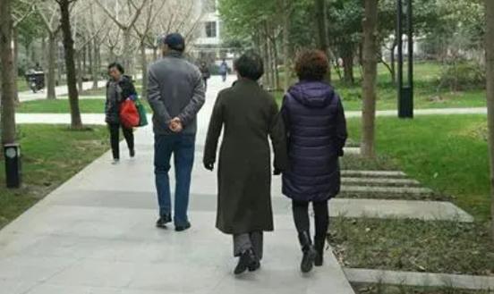 堂姐表姐哪个血缘近，兄弟姐妹血缘关系百分比
