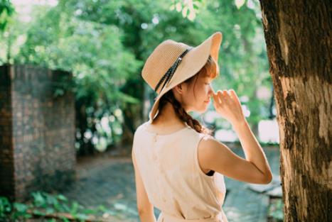 接吻时女人最爱听的话，接吻时睁着眼睛的男人是什么心态