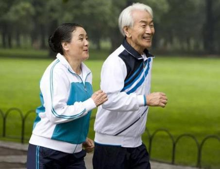 50岁女性最好的运动方式，50岁女人哪一种运动方式比较适合
