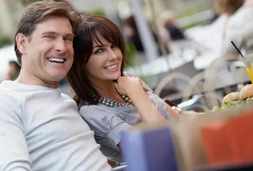 婚姻中幽默的八个方式,幽默风趣对婚姻的重要性