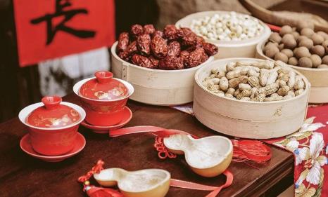 订婚男方要准备6样礼，上门提亲需要准备四样