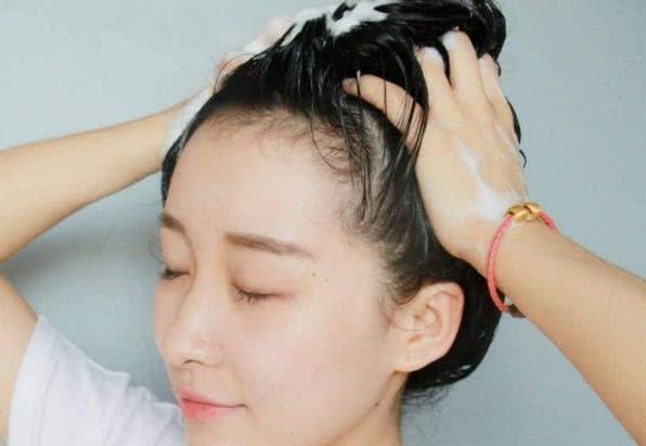 女性洗澡三大禁忌，为什么女人夜晚不能洗头