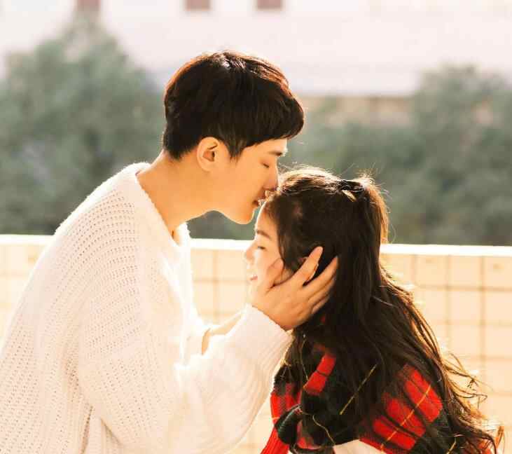 接吻时男生的真实想法,男生接吻时深呼吸说明什么