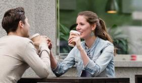 聊多久可以约女生出来,女人约会最想去的地方