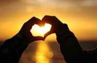 男生怎样的表现是关心,男生什么表现是喜欢你