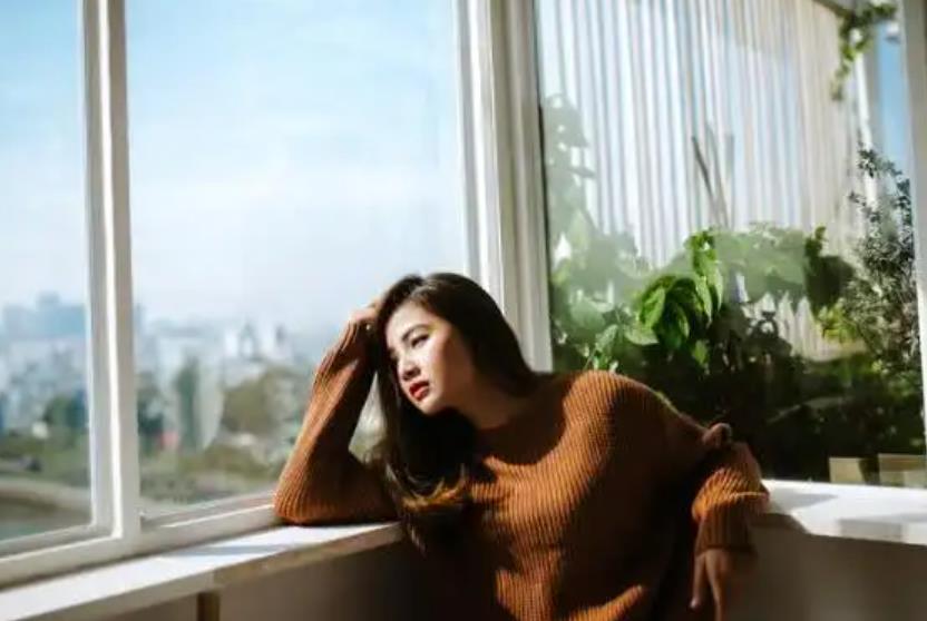 深藏不露的女人有哪些表现，深藏不露的女人是什么女人