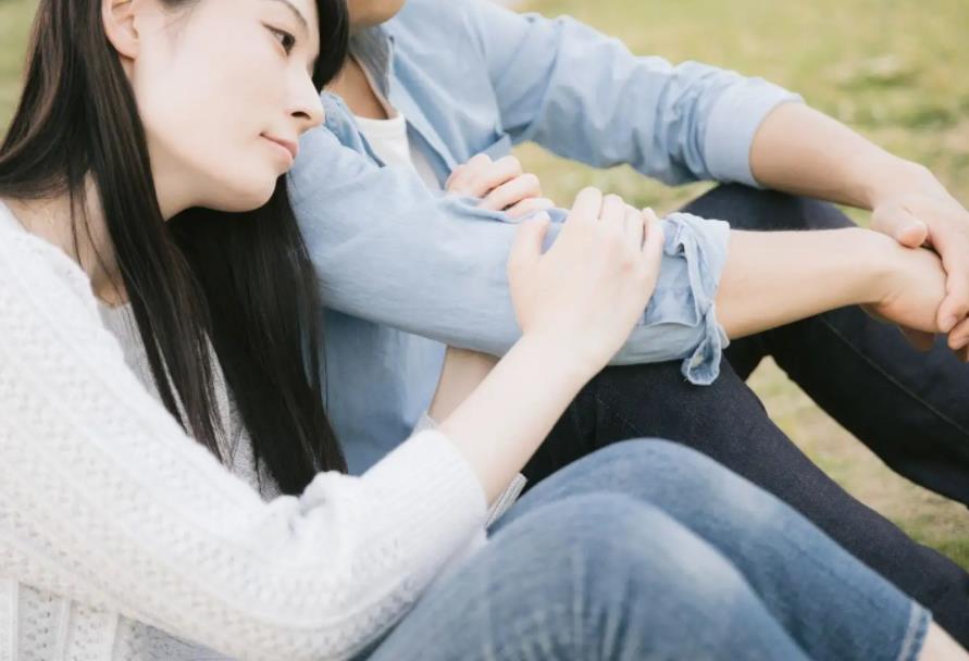 让女人更爱你的方式，用三种方式冷落女人女人更会爱你