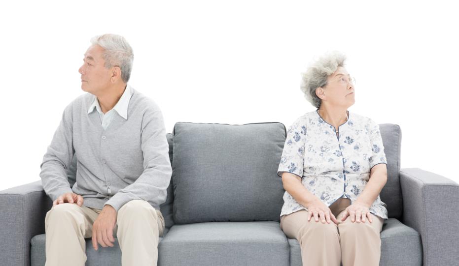 为什么夫妻老了反倒不和谐了，人老了为什么看不惯对方
