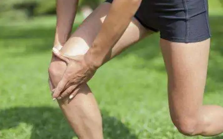 膝关节健身六大误区，膝关节退化适合健身么