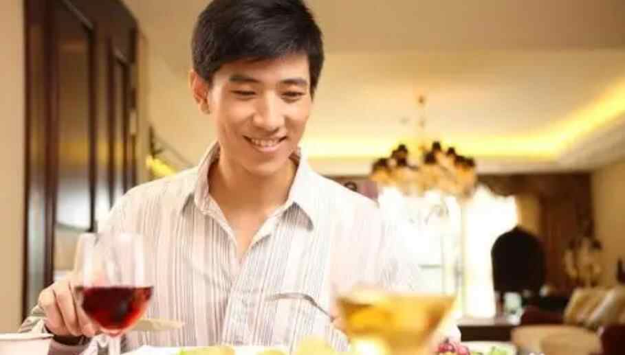 什么小动作能增进男女感情，男女之间增进感情的3个小动作