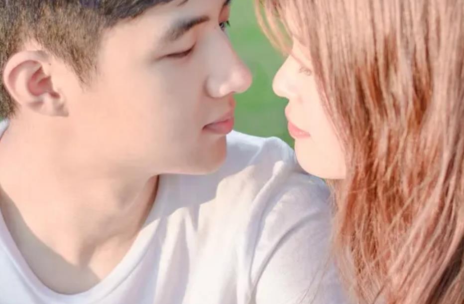 什么小动作能增进男女感情，男女之间增进感情的3个小动作