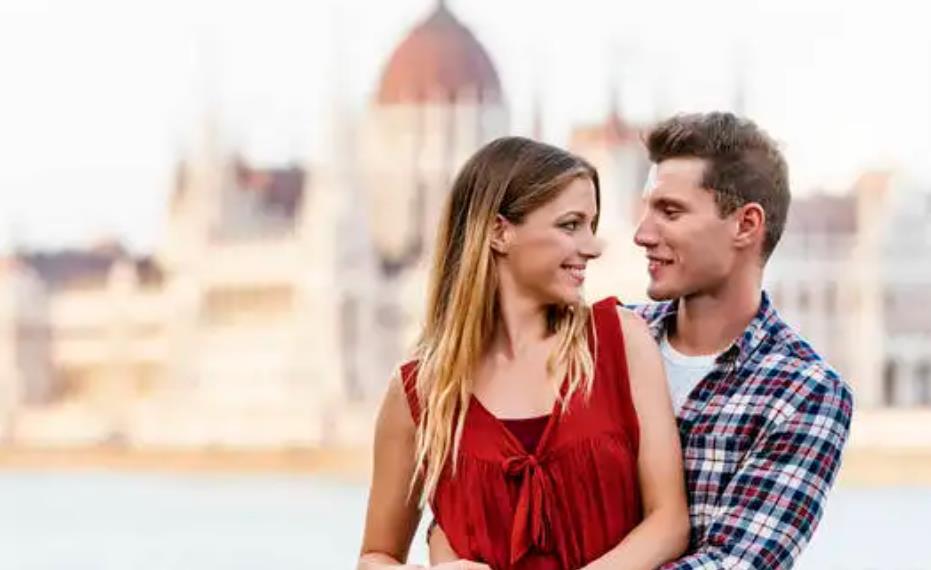 什么小动作能增进男女感情，男女之间增进感情的3个小动作