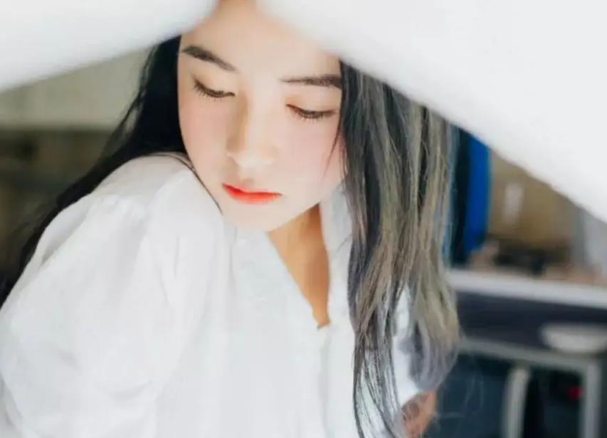 让男人很累的五种女人，不懂男人的女人简单吗