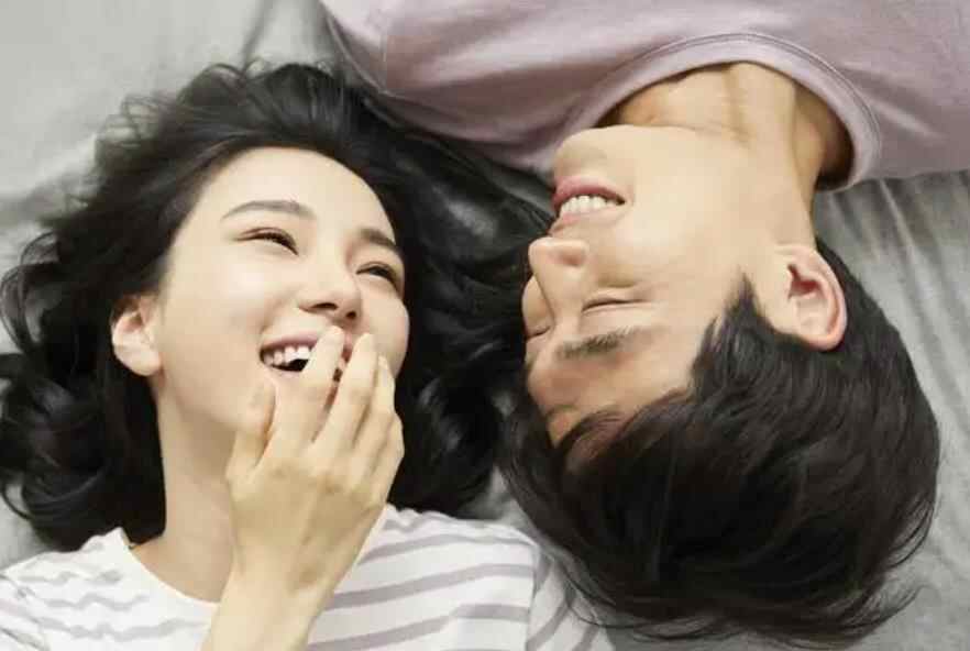 男人被你吸引到的表现,男人故意吸引你注意的表现