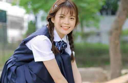 女生靠近你说明了什么，一个女生主动靠近你有几种原因