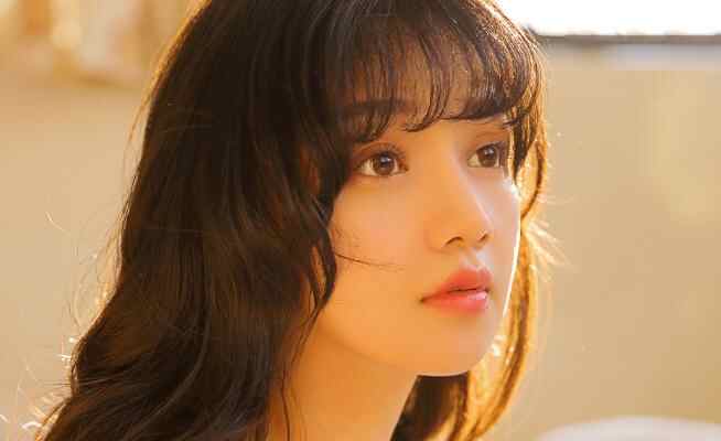 女人表达爱意肢体语言，女性十三种肢体语言