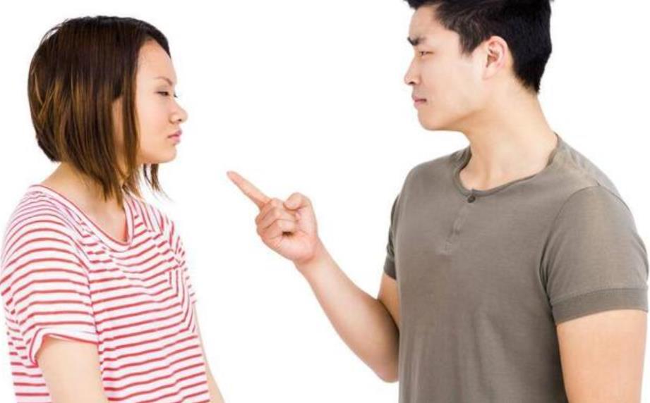 老公不爱老婆几种表现，老公嫌弃自己老婆的表现