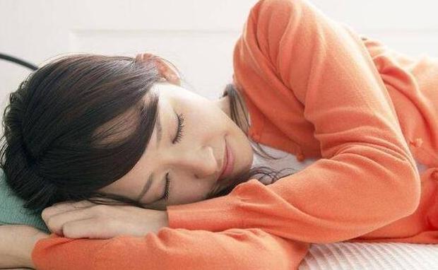 五种睡姿决定寿命，女人为什么不能仰卧睡