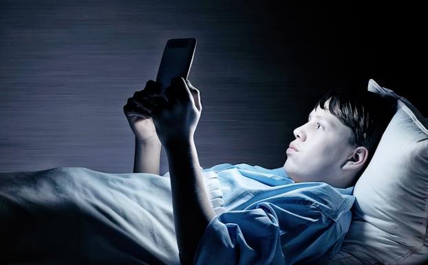 手机放枕边的六大危害，长期手机放枕边会有什么危害