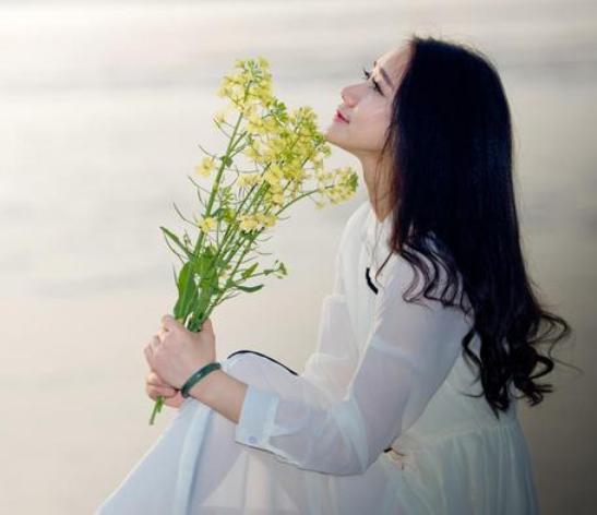 风轻云淡的女人好吗，女人风轻云淡表达了什么感情