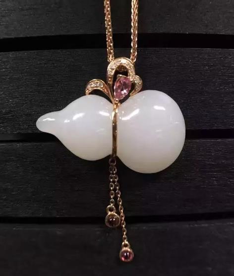 女人戴葫芦和福袋哪个好，碧玉葫芦能跟福袋一起戴吗