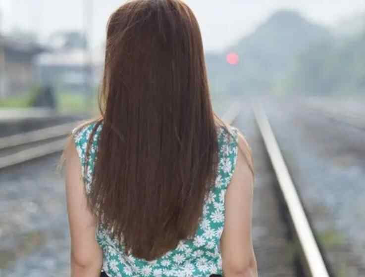 女生陪你聊天到深夜是什么情况,女孩每天找你聊天什么意思