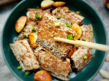 带鱼表面的白磷需要去除吗，宝宝辅食带鱼怎么做