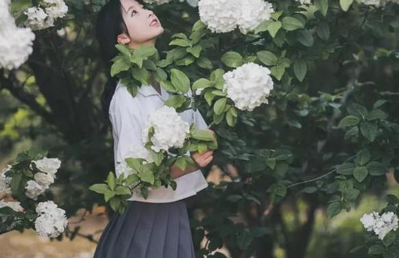 怎么判定40多岁的已婚妇女喜欢你，40多岁遇到真心爱你的女人要把握吗