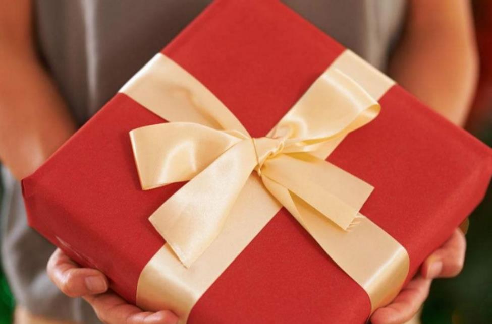 怎么暗示老公想要礼物，老公不送礼物怎么暗示他