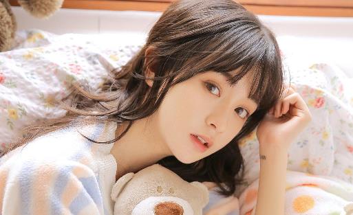 怎么聊天让女生越来越喜欢你，怎样聊天女人才会对你感兴趣