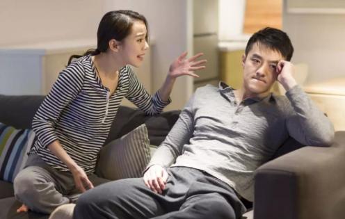 中年夫妻离心的表现，婚姻中有这三种异样说明夫妻离心了