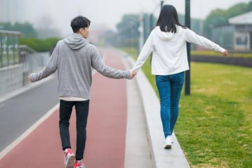 早上醒来男人最想听到的暖心话，早上醒来男人最想听的情话