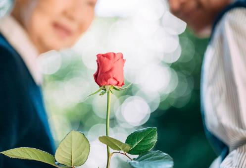 女人过了五十五哪些男人少接触，老了之后不能多来往的3种男人