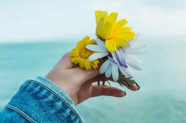 女人在三方面越简单越容易被高看，这些方面女人越简单男人越高看你