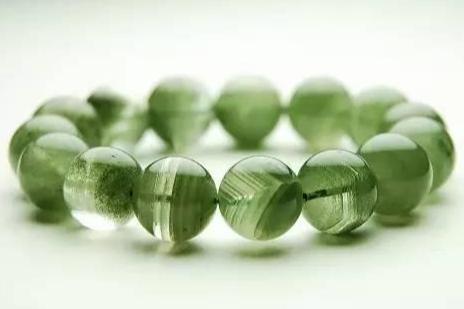 女人手上戴什么最吉利，女人戴什么招财