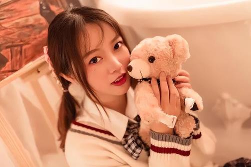不小心摸到女生的手怎么办，不小心碰到女生的腰该怎么办