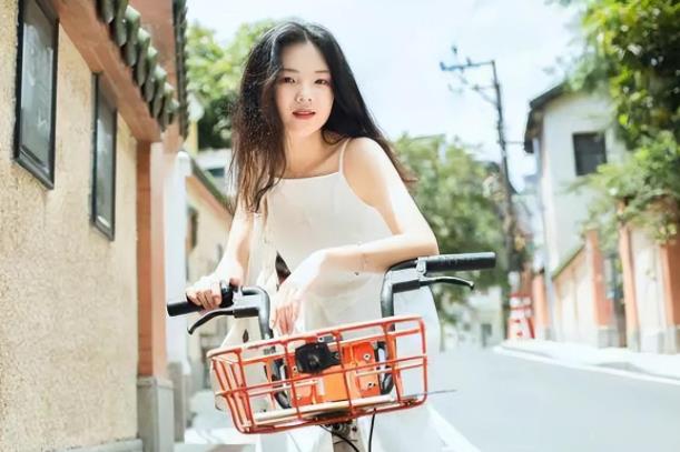 不小心摸到女生的手怎么办，不小心碰到女生的腰该怎么办