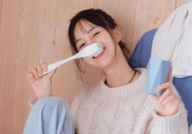 落落大方的女人的表现，收放自如的人有什么表现