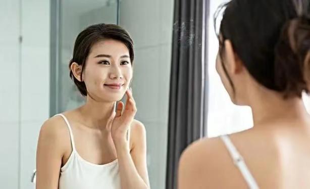 镜子里和摄像头里到底哪个是真的你，镜子里和摄像头里哪个更真实