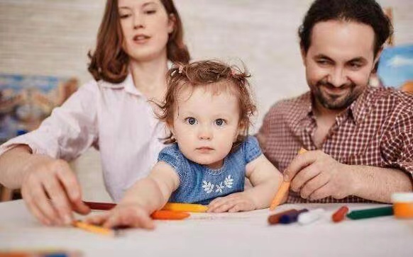 婆家亲戚老是指手画脚怎么办,爱管闲事的婆家人应该让老公解决吗