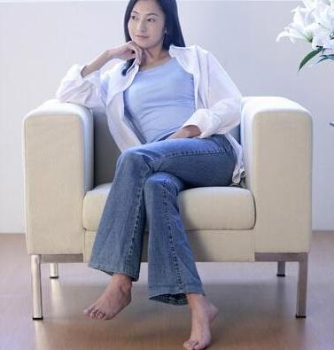 七种坐姿看出女人性格与欲望，什么样的女人坐姿最好看